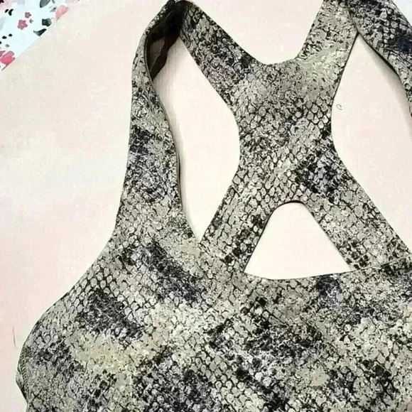 Gap Fit Eclipse Sports Bra - Picture 4 of 5